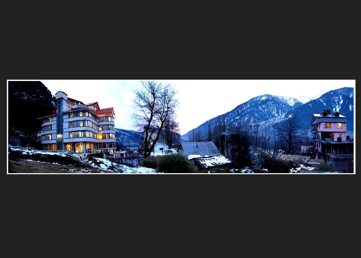Hotel Out Town Manāli Exteriör bild