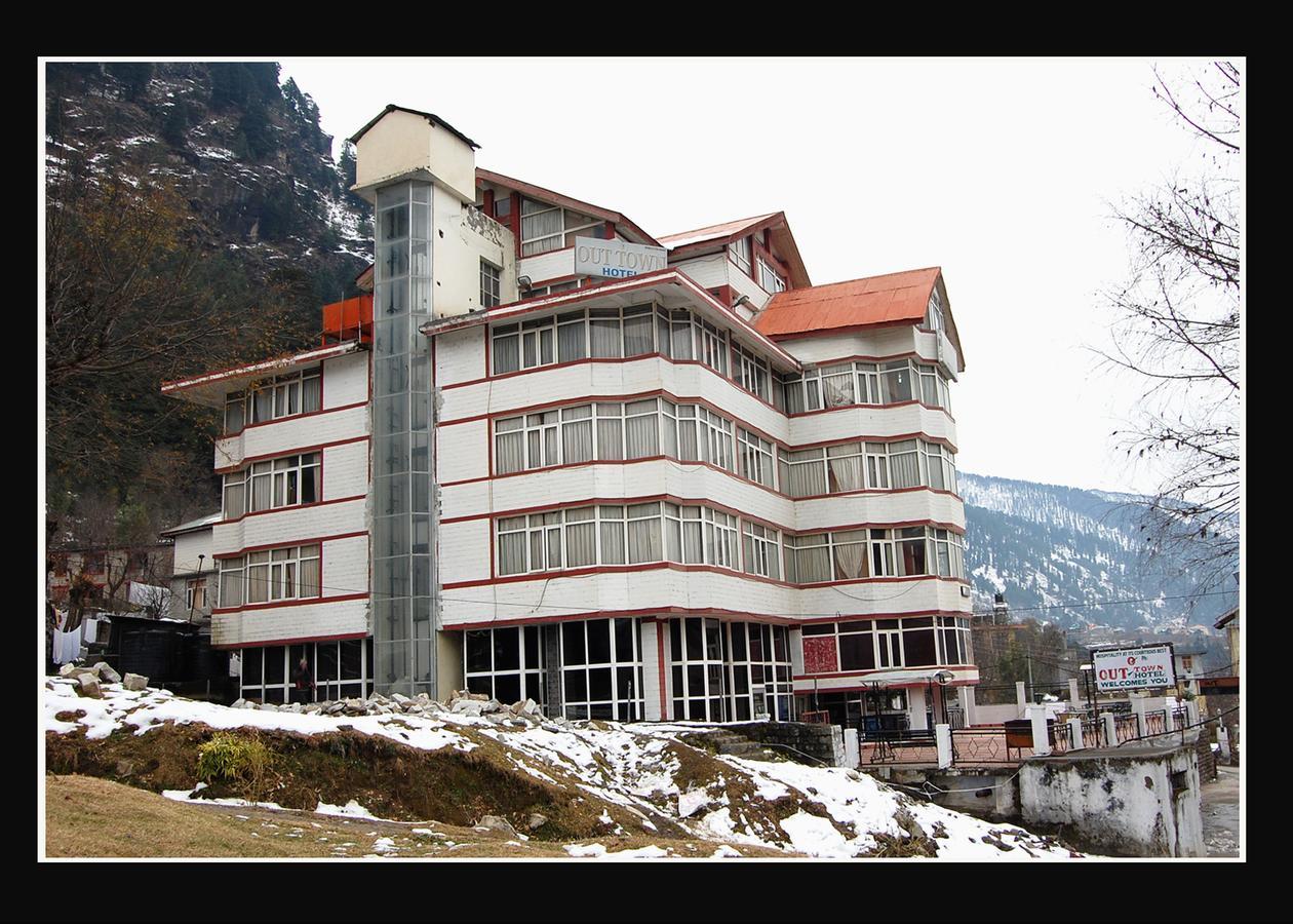 Hotel Out Town Manāli Exteriör bild