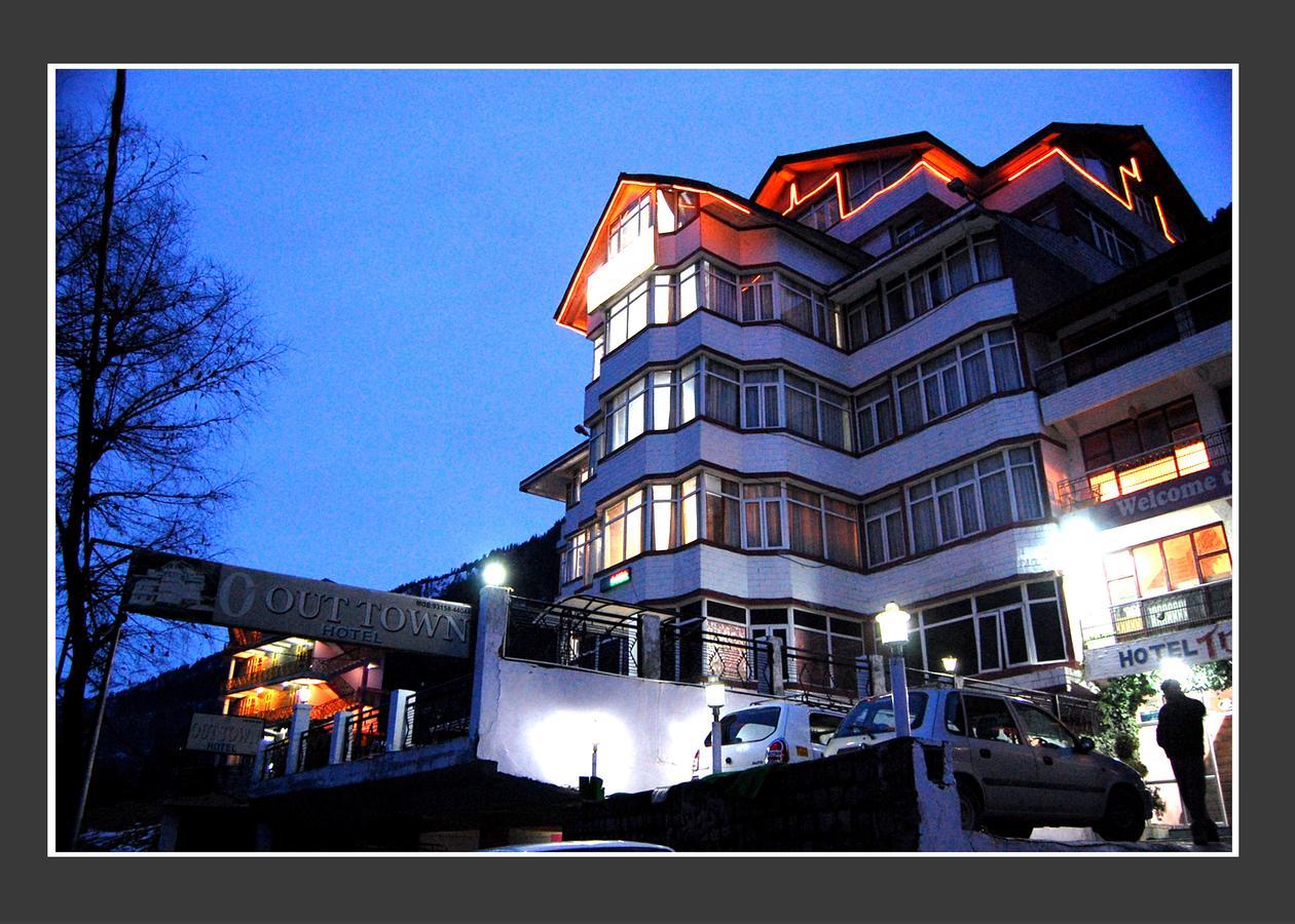 Hotel Out Town Manāli Exteriör bild